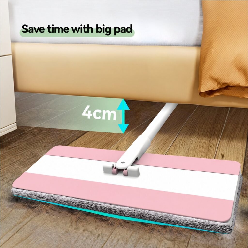 Clip-on flat mop sliding under a bed base with 4 cm of floor clearance