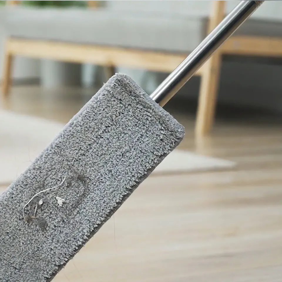 Close-up of the grey microfiber pad on the flat mop head